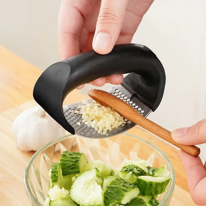 Manual Garlic Press, Stainless Steel Garlic Crusher & Puree Maker with Ergonomic Handle, Easy-Clean Design for Apartments